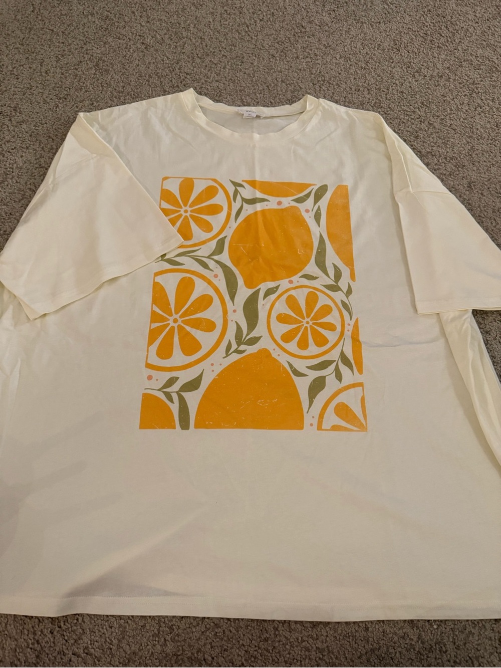 Chic Soul Cream Short-Sleeve Tee with Yellow Citrus Graphic